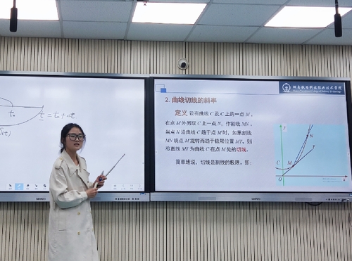 刘亚琼老师比赛现场